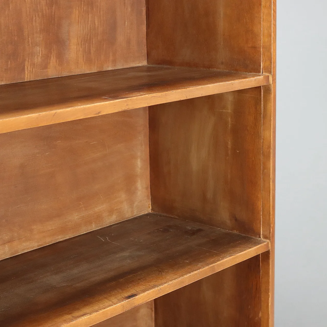 Open walnut bookcase with balustrade, 20th century 5