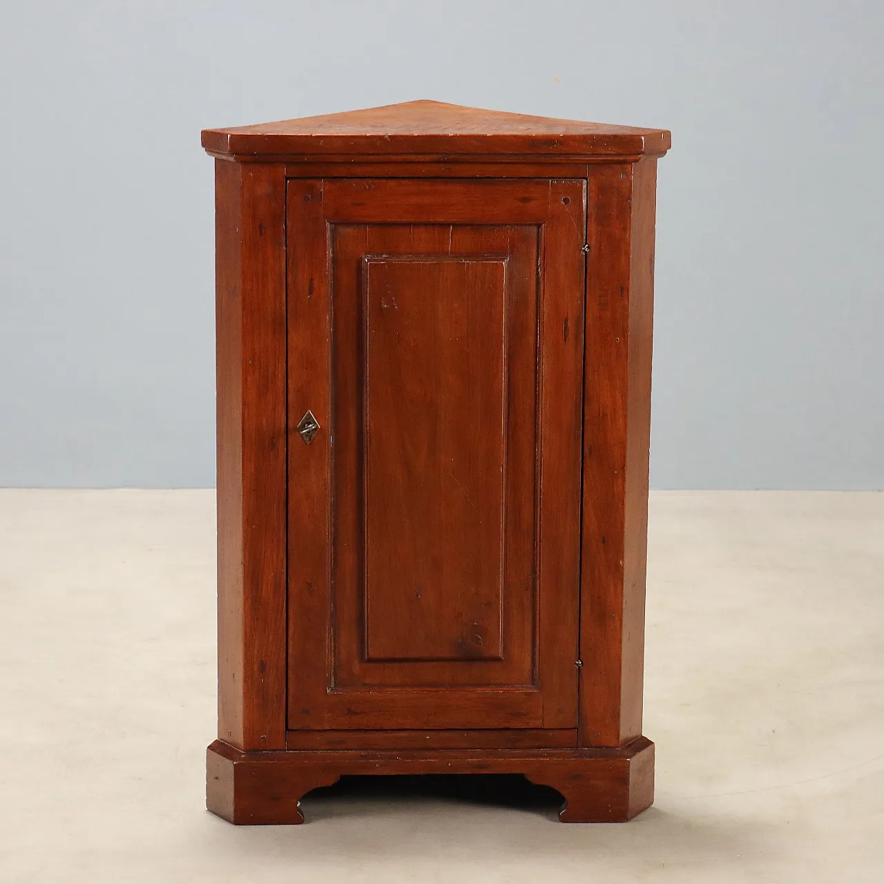 Walnut and chestnut corner cabinet, 19th century 1