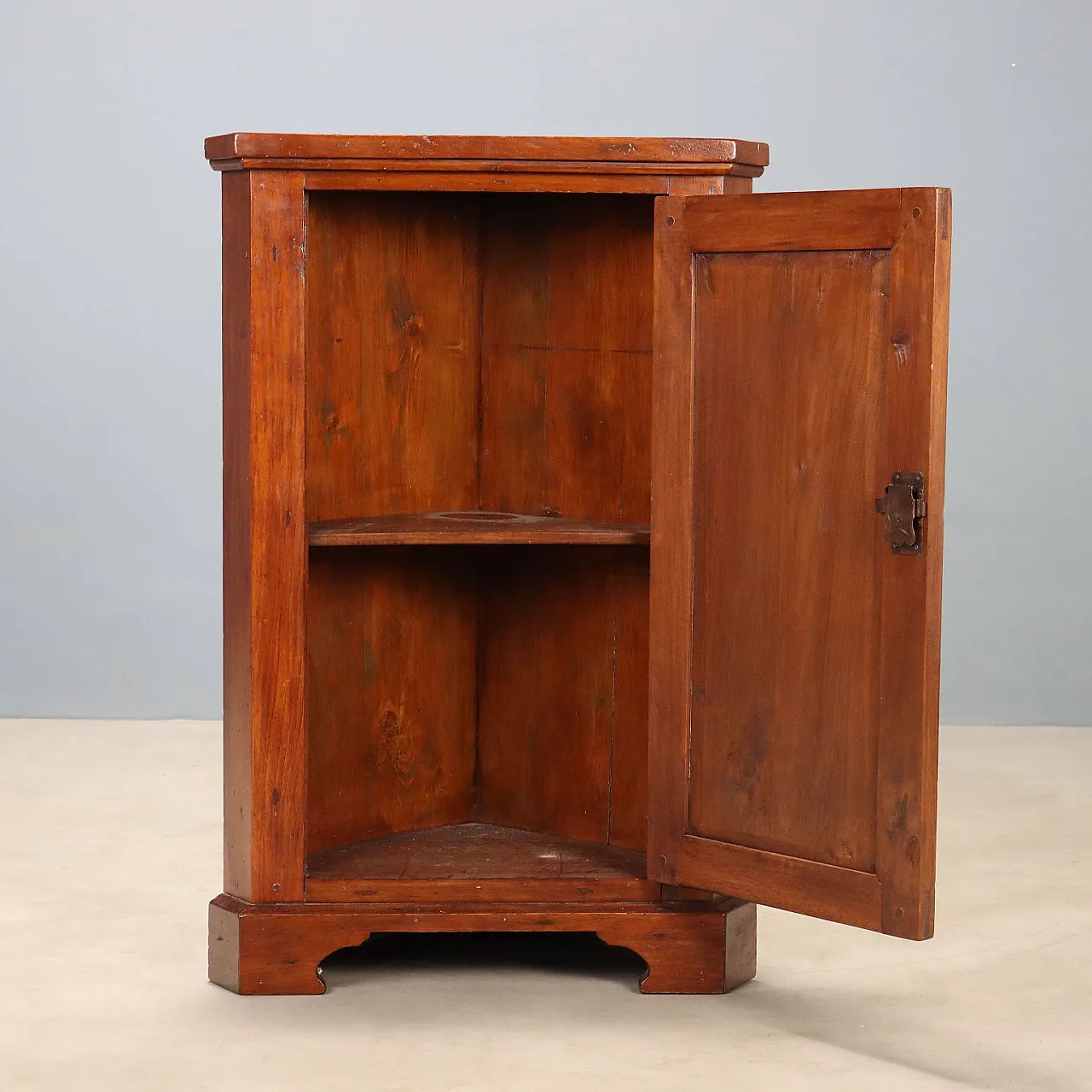 Walnut and chestnut corner cabinet, 19th century 3