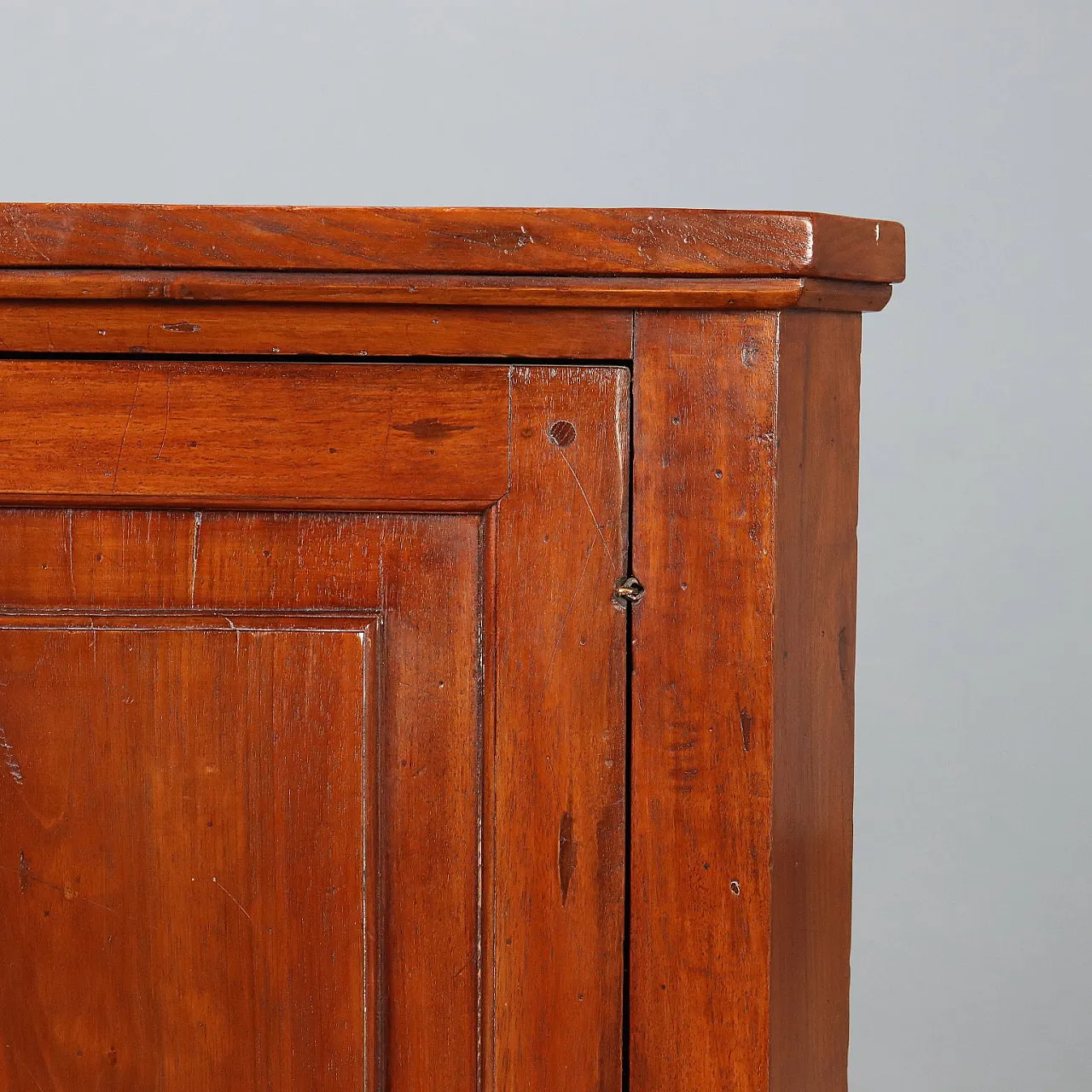 Walnut and chestnut corner cabinet, 19th century 4