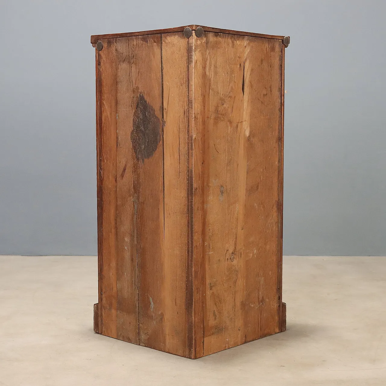 Walnut and chestnut corner cabinet, 19th century 9