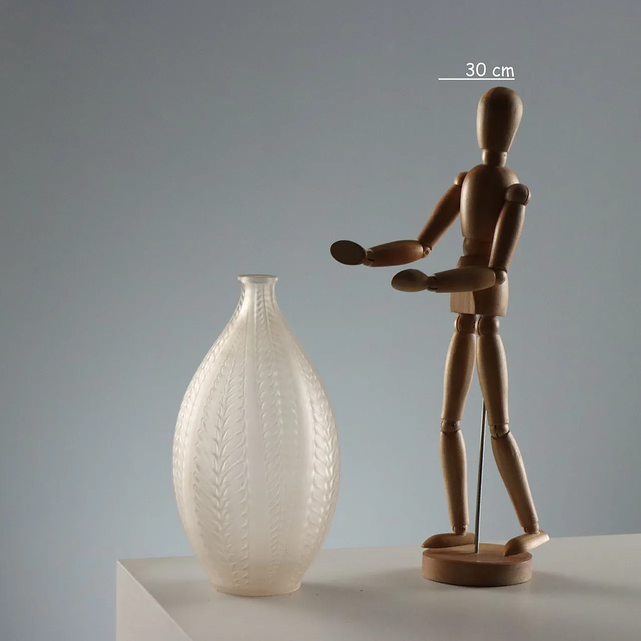 Acacia vase made by Lalique, 1920s 2