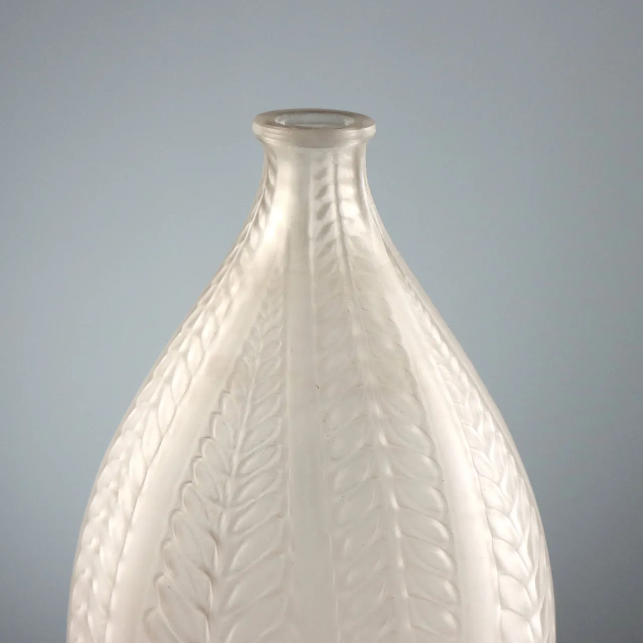 Acacia vase made by Lalique, 1920s 3