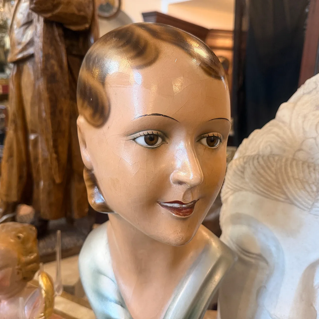 Busto di donna Art Nouveau con occhi in cartapesta e vetro, primo '900 3