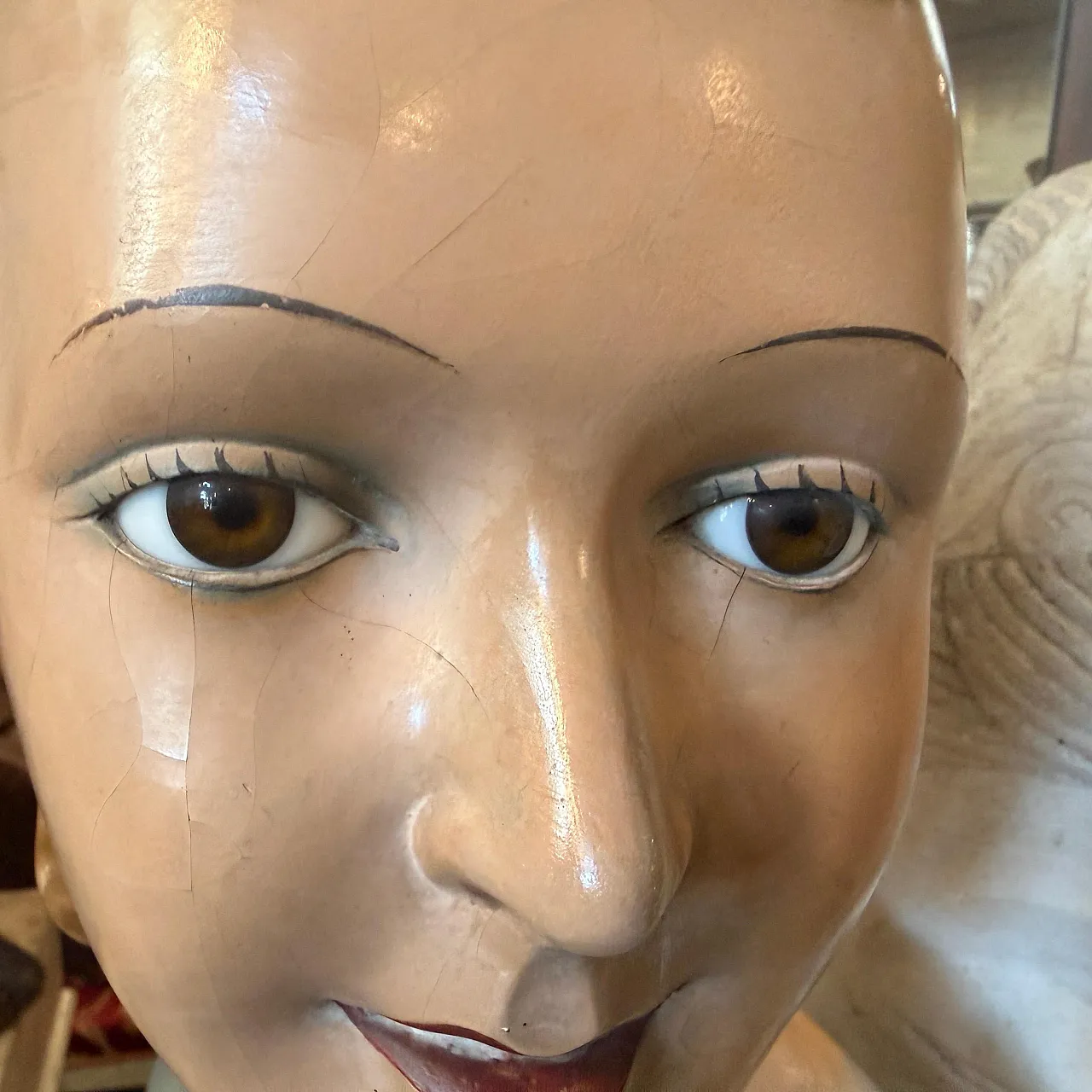 Busto di donna Art Nouveau con occhi in cartapesta e vetro, primo '900 14