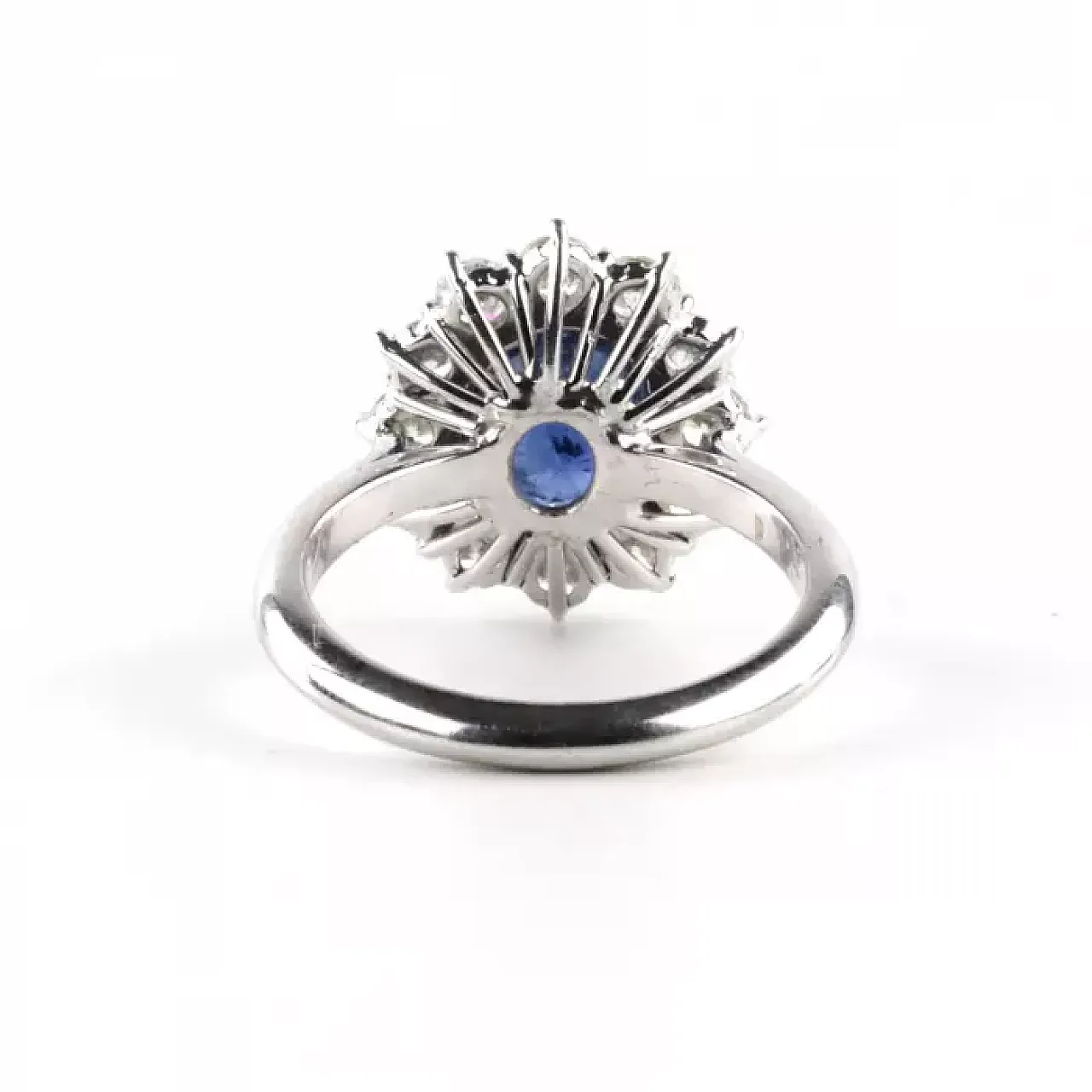 Gold ring of classic design, 20th century 3