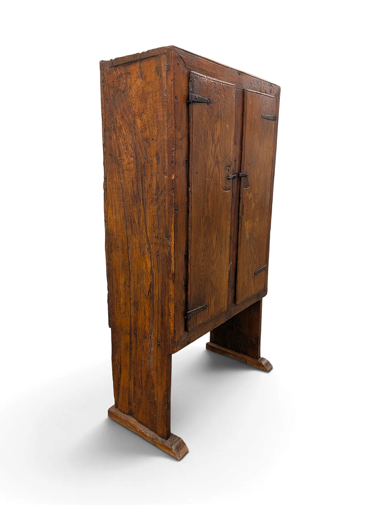 Two-door chestnut wood cabinet from the late 17th century - Tuscany, Italy 2