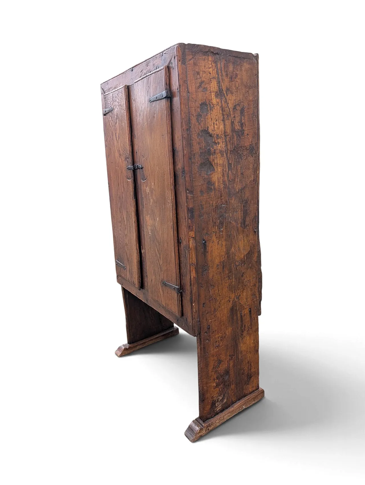 Two-door chestnut wood cabinet from the late 17th century - Tuscany, Italy 3