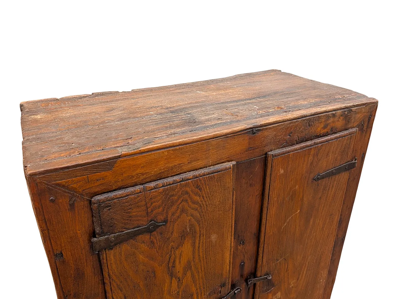 Two-door chestnut wood cabinet from the late 17th century - Tuscany, Italy 4