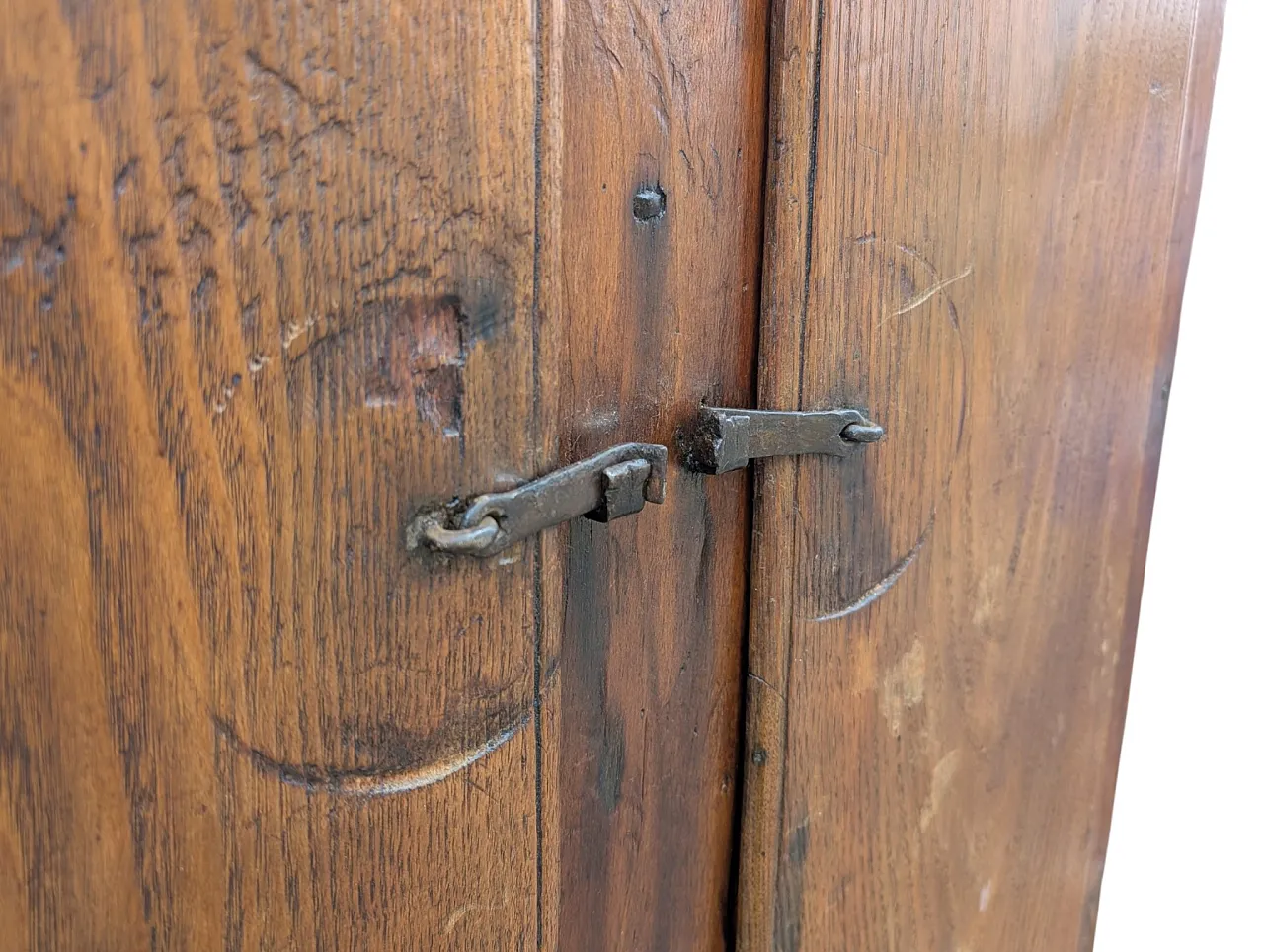 Two-door chestnut wood cabinet from the late 17th century - Tuscany, Italy 9