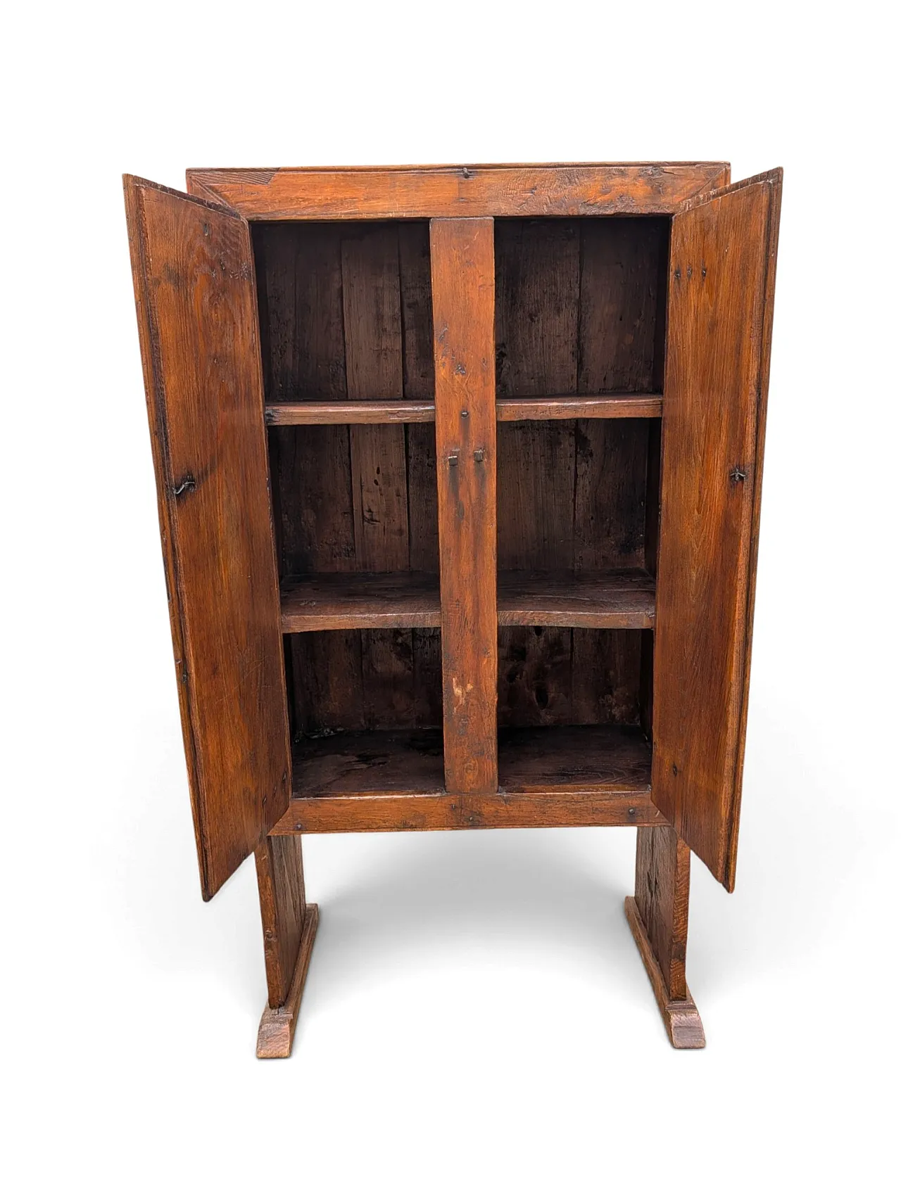 Two-door chestnut wood cabinet from the late 17th century - Tuscany, Italy 11