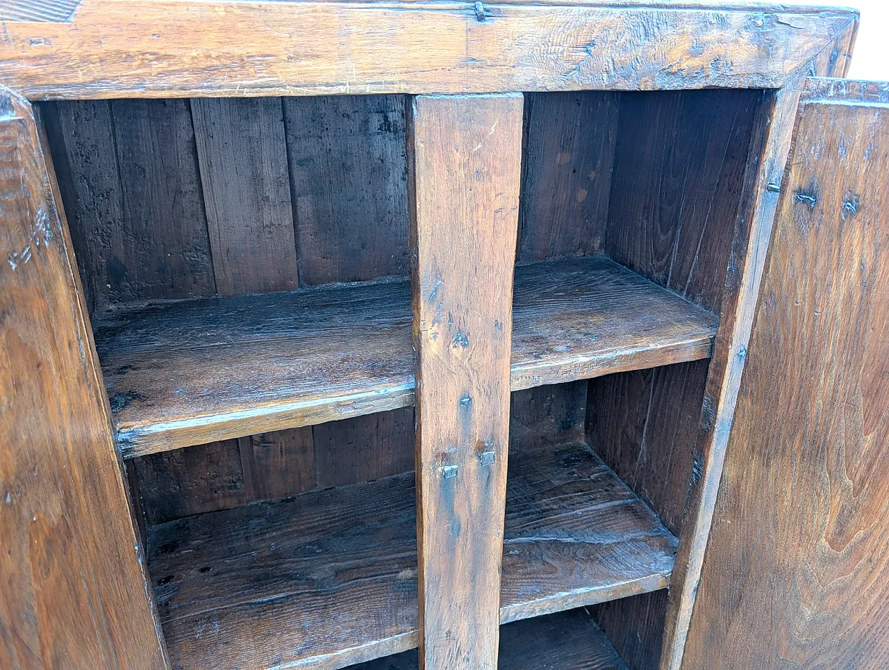 Two-door chestnut wood cabinet from the late 17th century - Tuscany, Italy 12