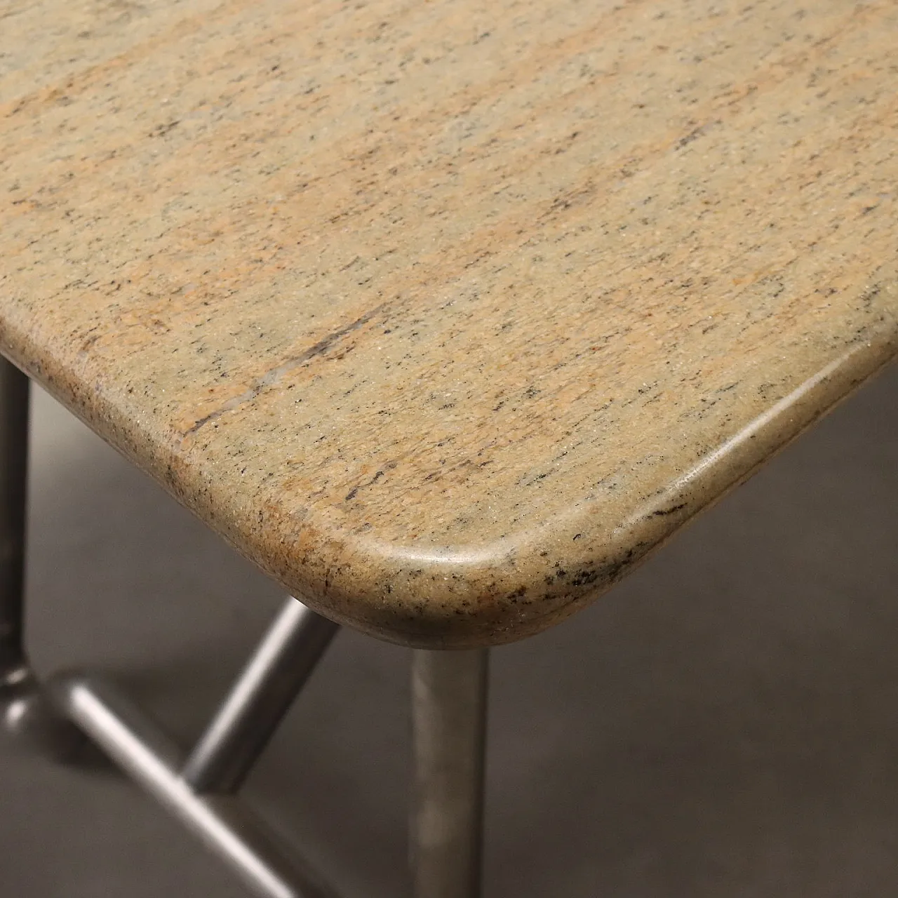 Table in chromed aluminum and marble, 1970s 4