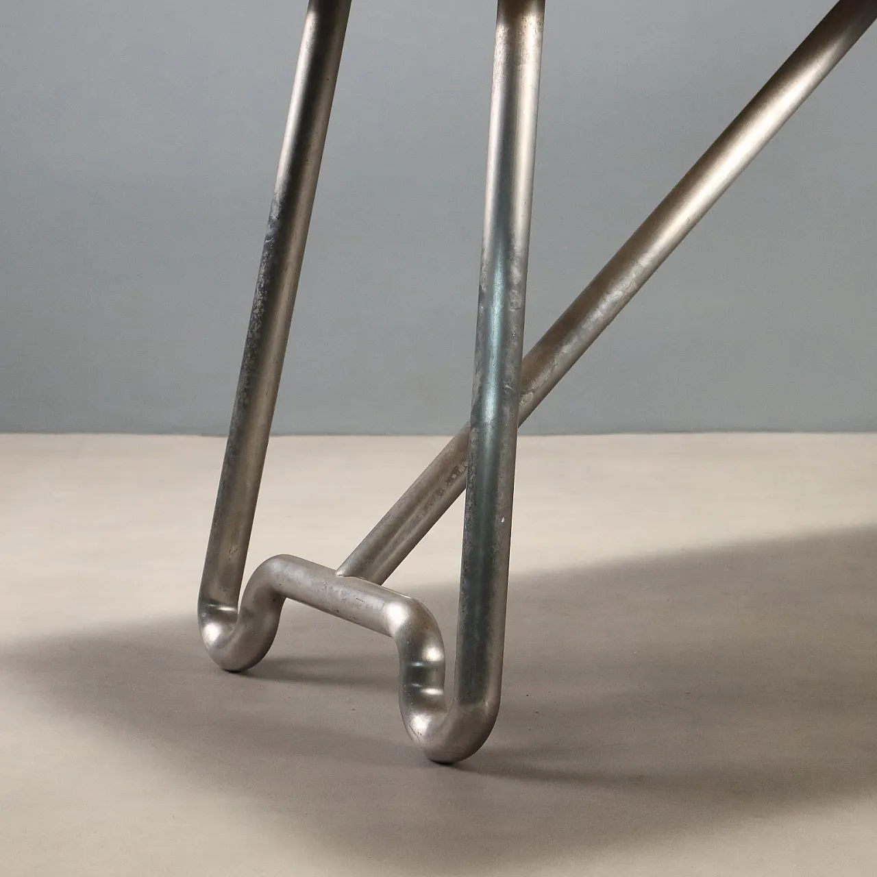 Table in chromed aluminum and marble, 1970s 6