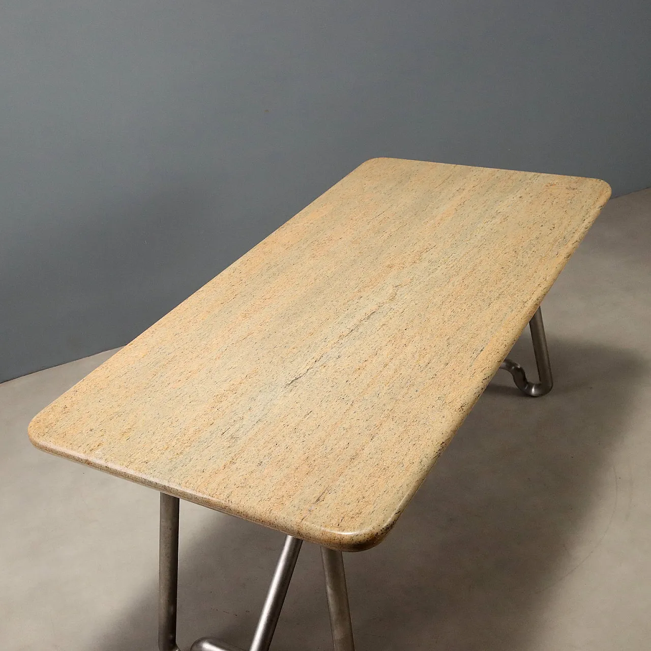 Table in chromed aluminum and marble, 1970s 7