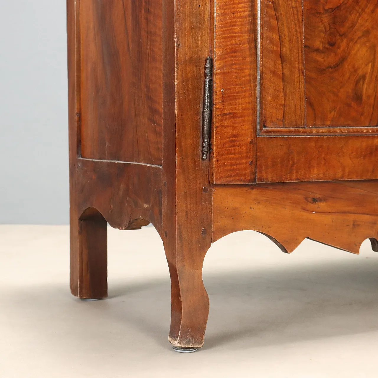 Baroque walnut sideboard, 19th century 8