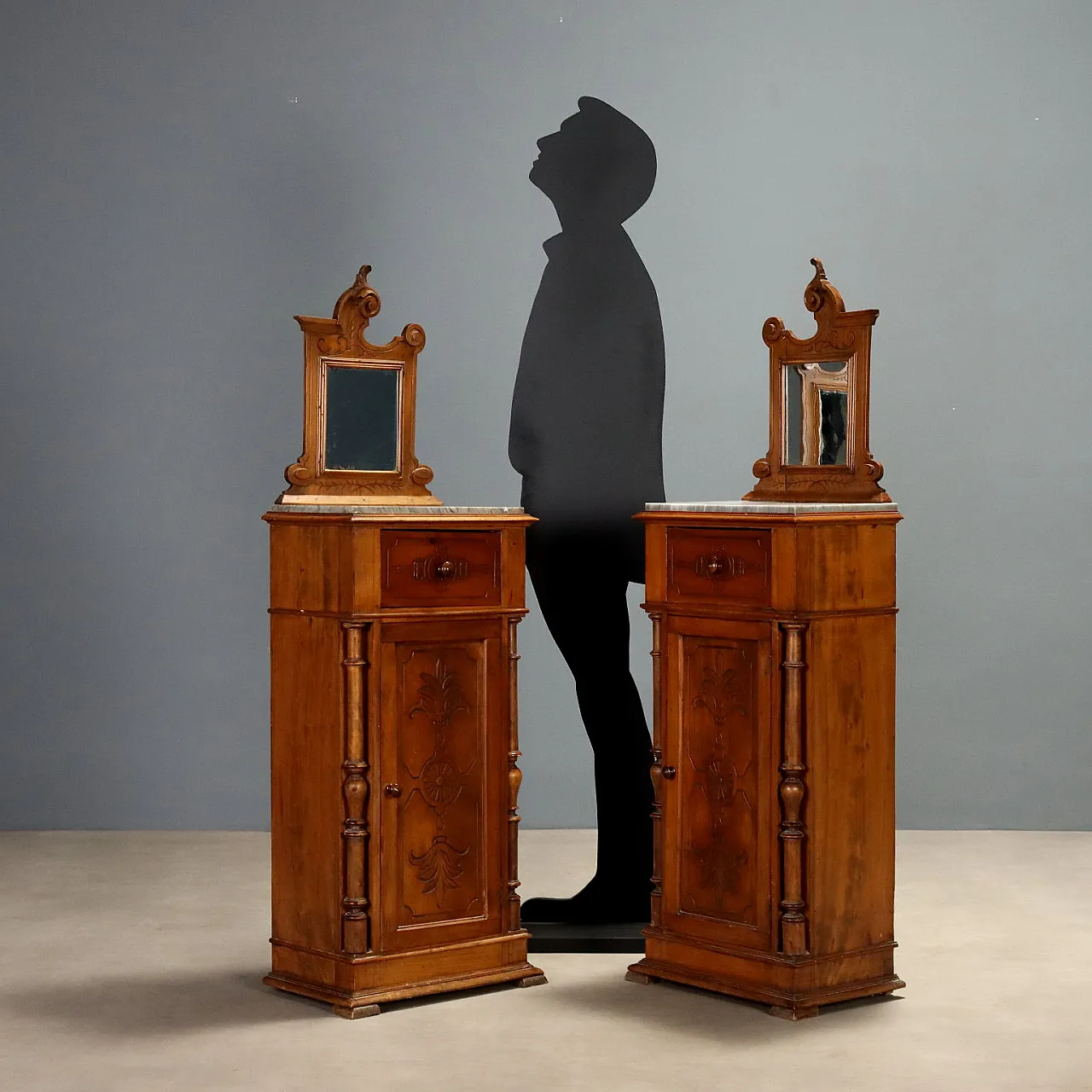 Pair of walnut bedside tables, 19th century 2