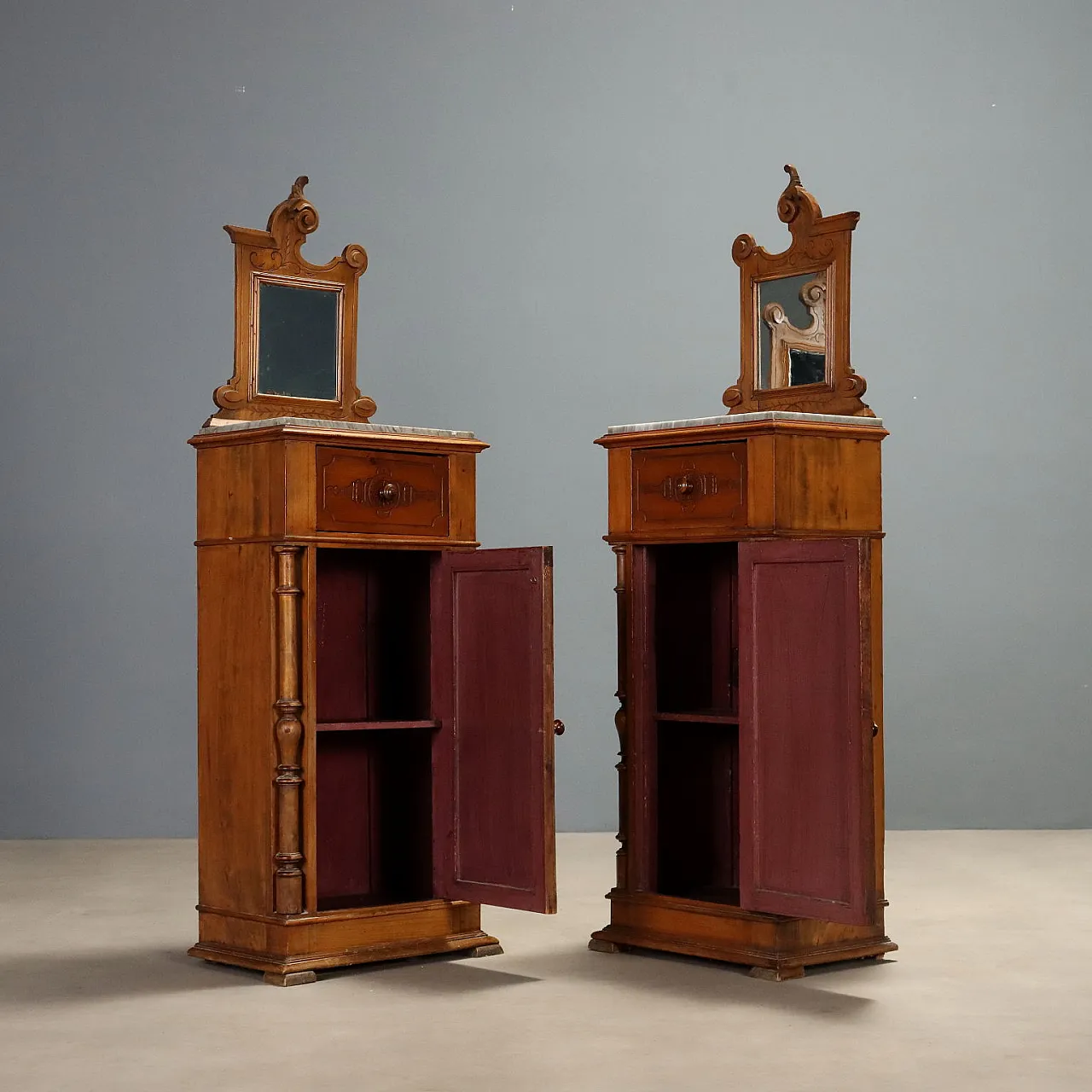 Pair of walnut bedside tables, 19th century 3