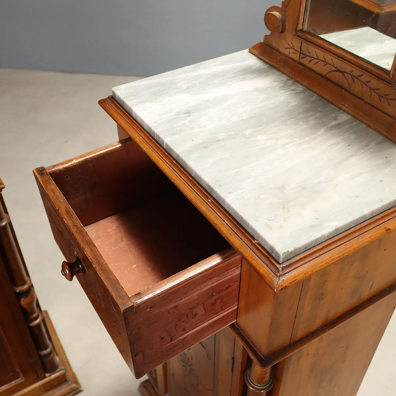 Pair of walnut bedside tables, 19th century 5
