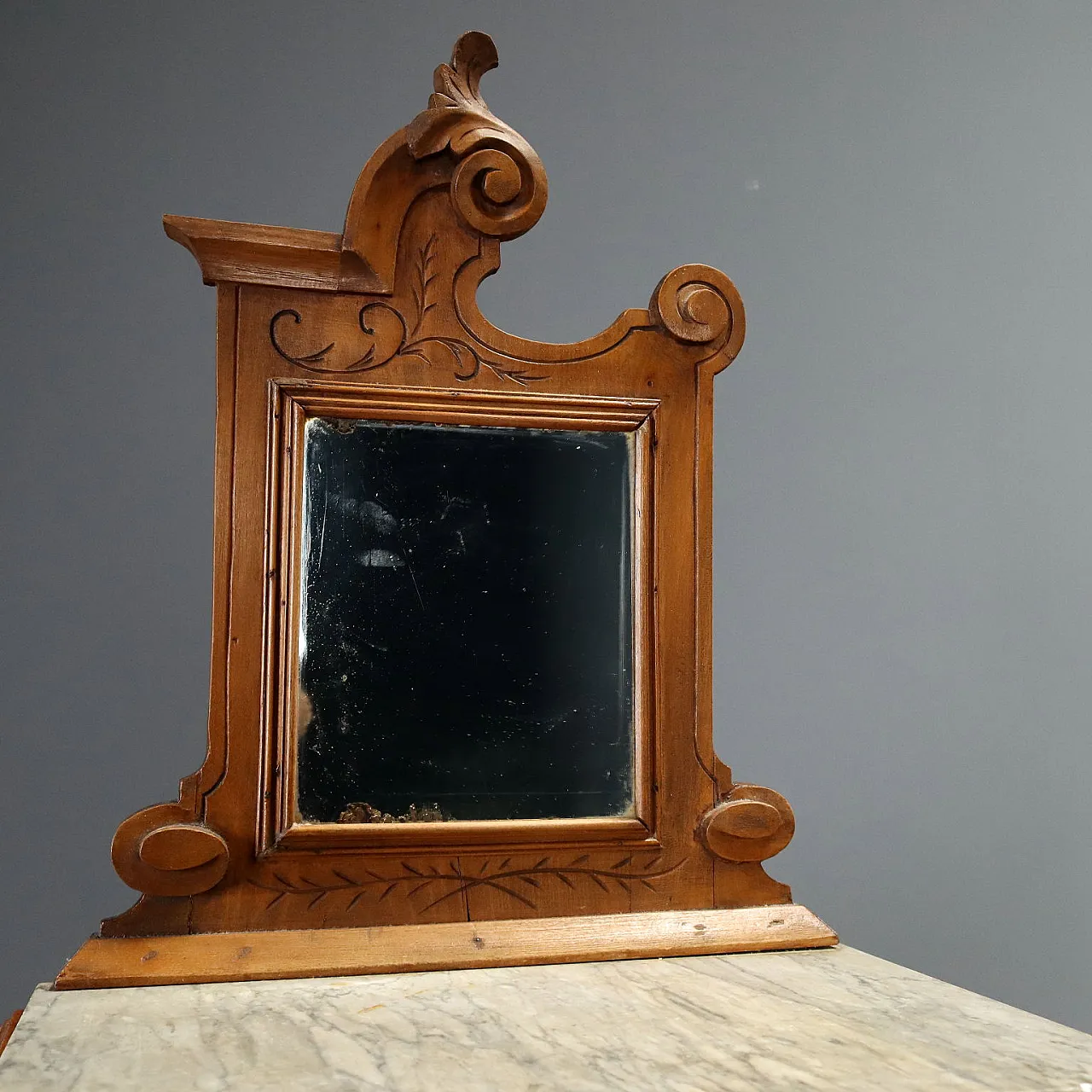 Pair of walnut bedside tables, 19th century 6
