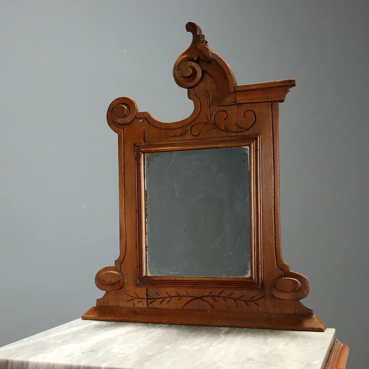 Pair of walnut bedside tables, 19th century 7