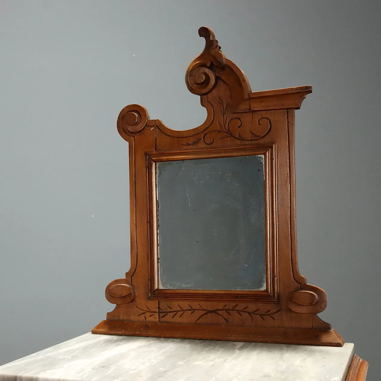 Pair of walnut bedside tables, 19th century 8