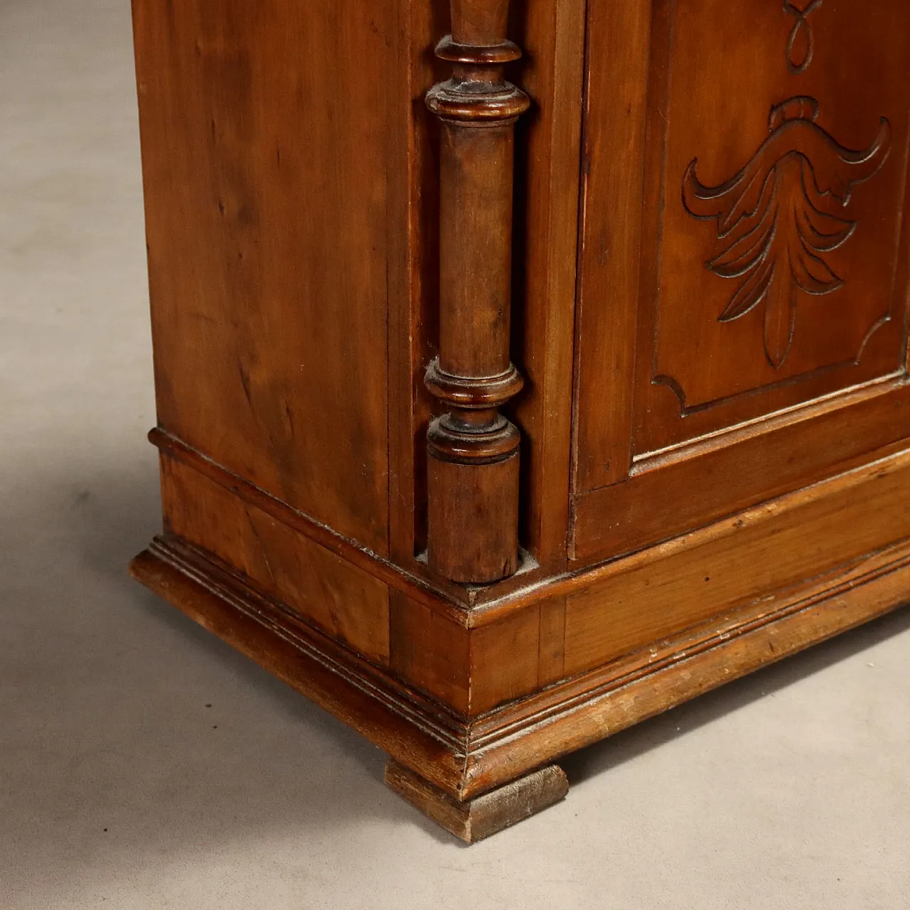 Pair of walnut bedside tables, 19th century 9