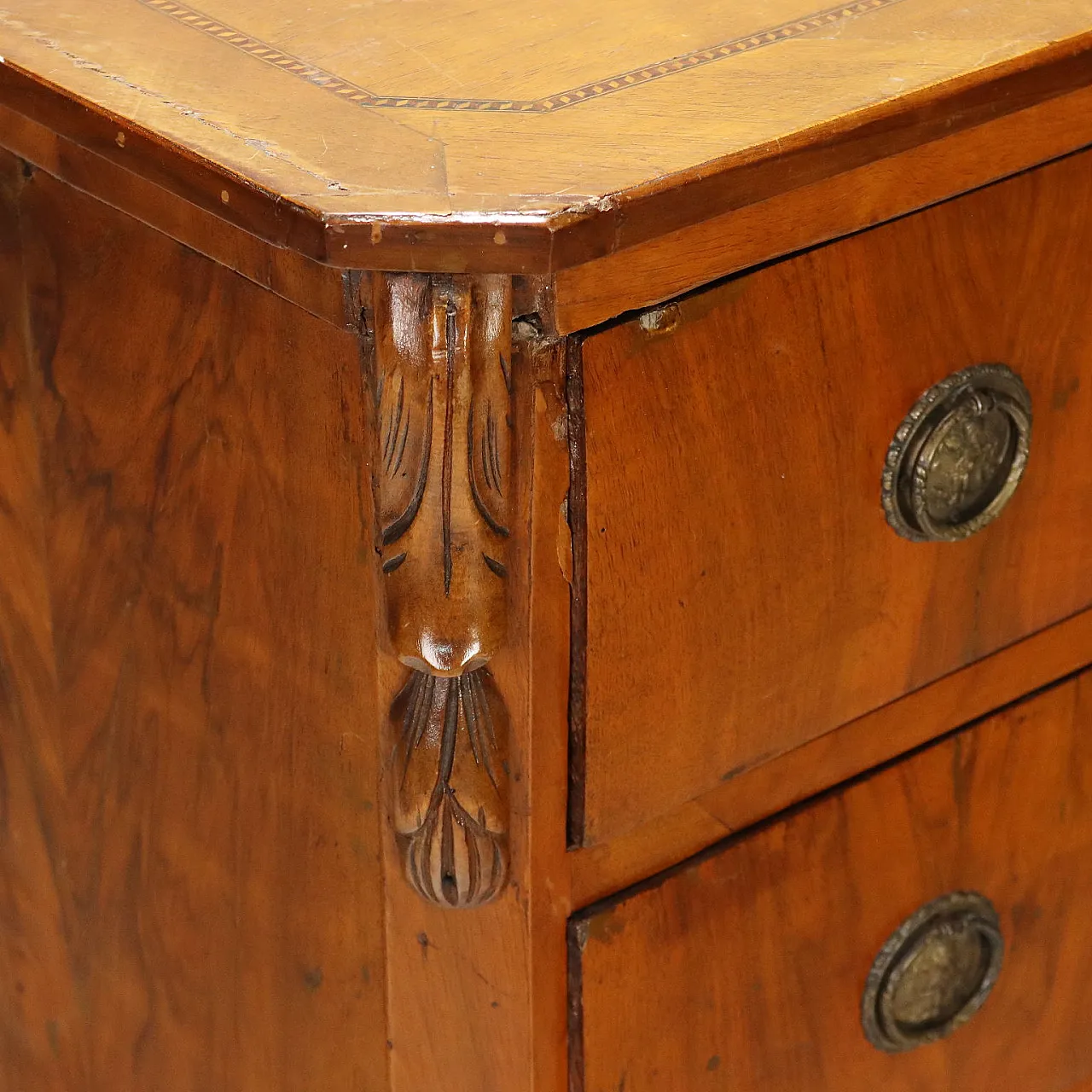 Walnut chest of drawers with central inlay, early 20th century 3