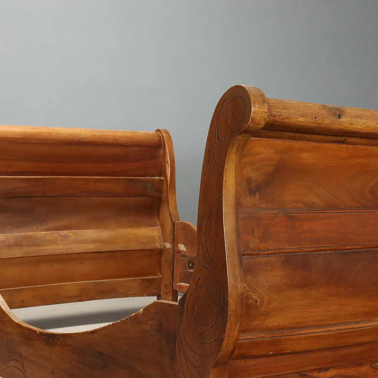 Walnut boat-shaped double bed, 19th century 3