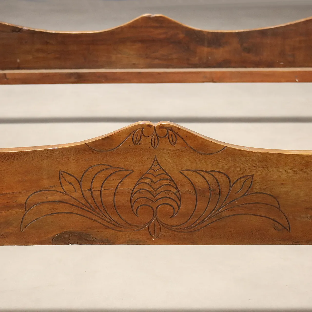 Walnut boat-shaped double bed, 19th century 7