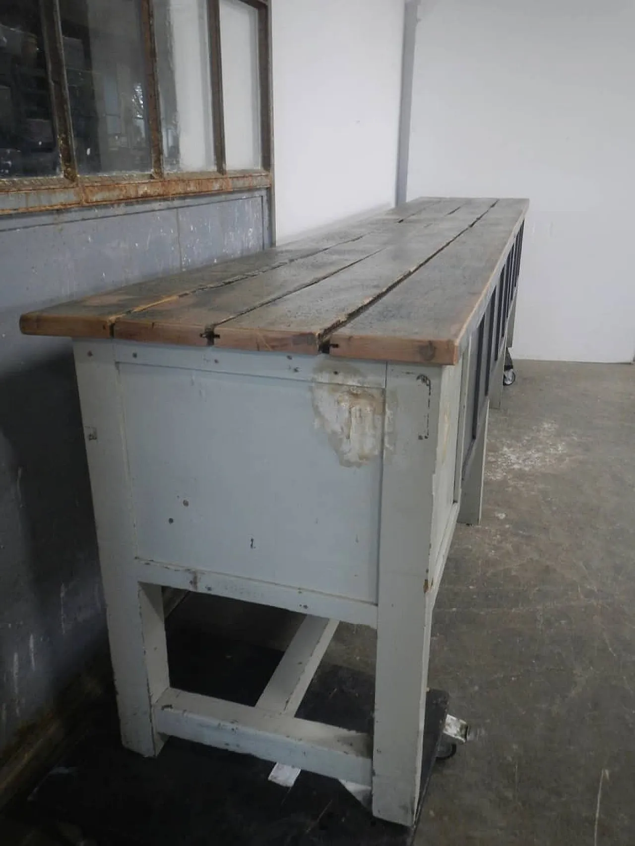 Counter with 50s chest of drawers 3