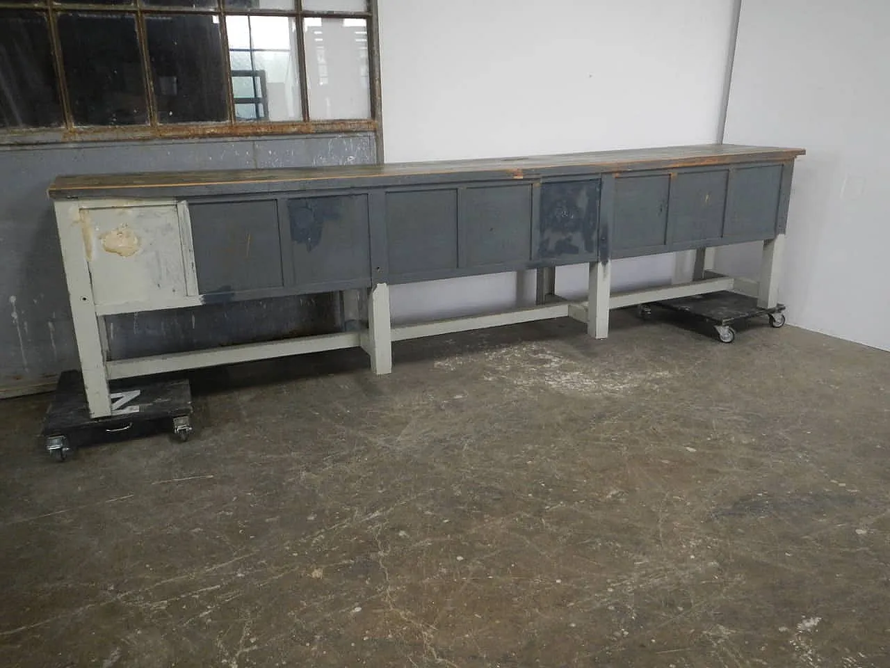Counter with 50s chest of drawers 10