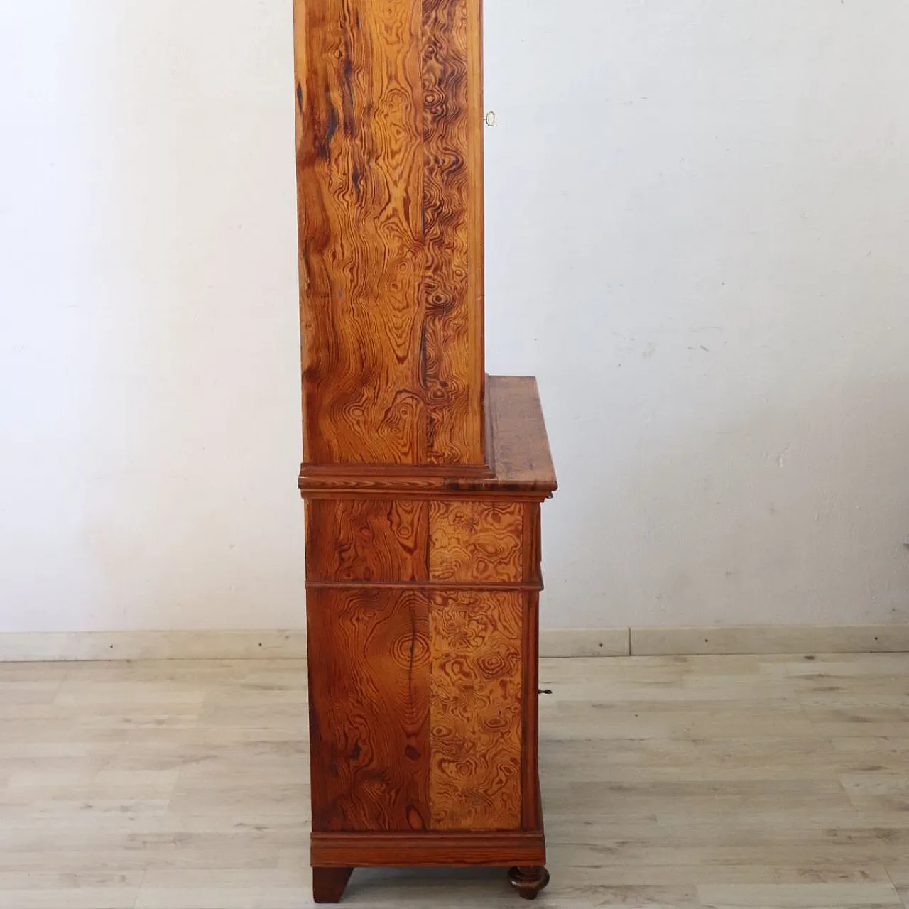 Antica vetrinetta in larice, '800 11