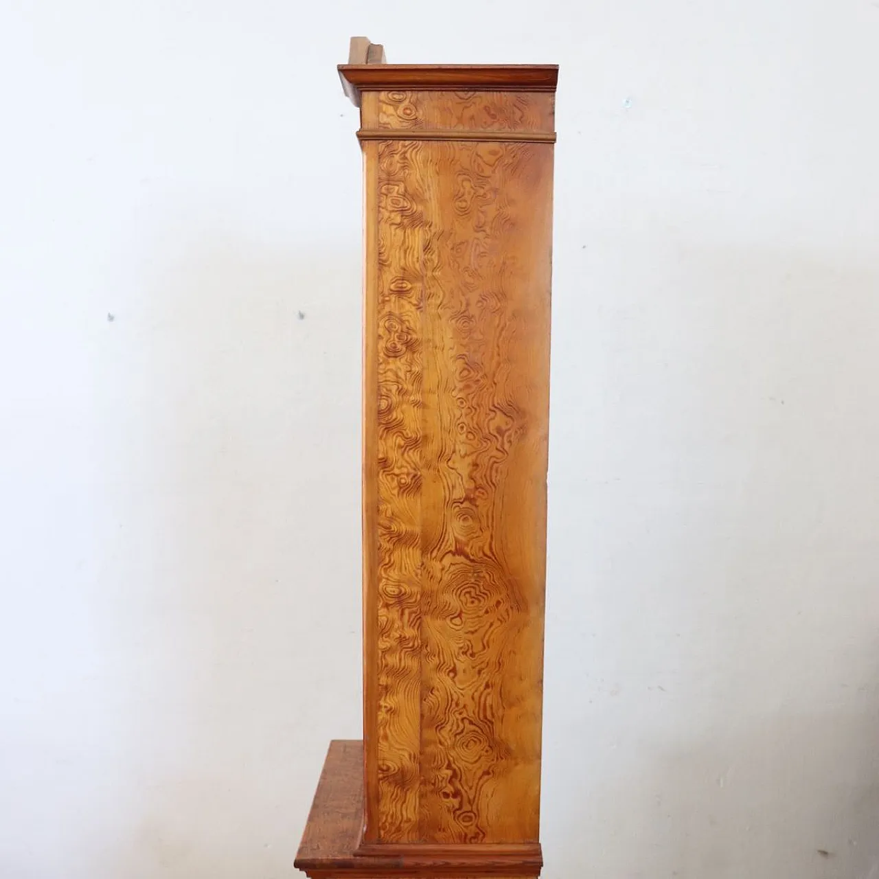 Antica vetrinetta in larice, '800 13