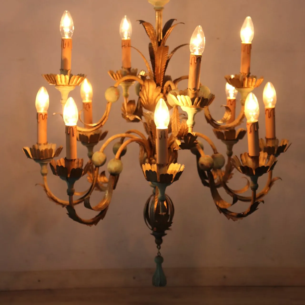 Lacquered wood and iron chandelier, 12 lights, early 1900s 3