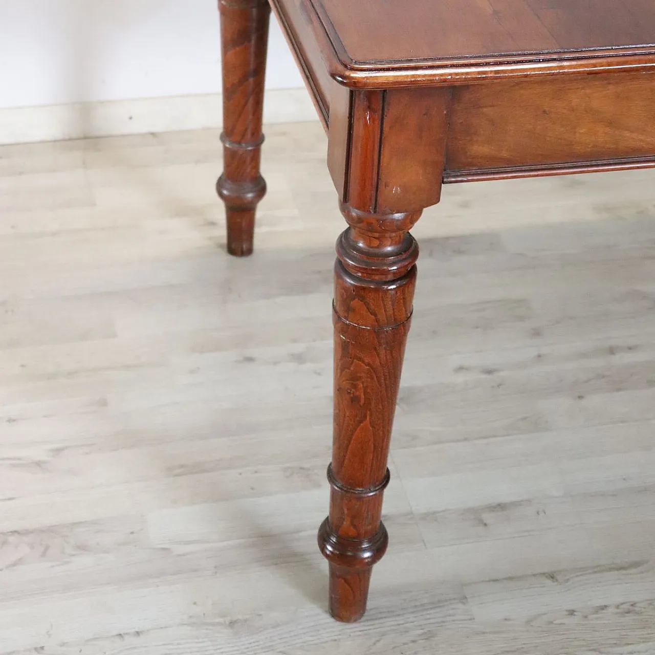 Extendable table in walnut and oak, early 1900s 4