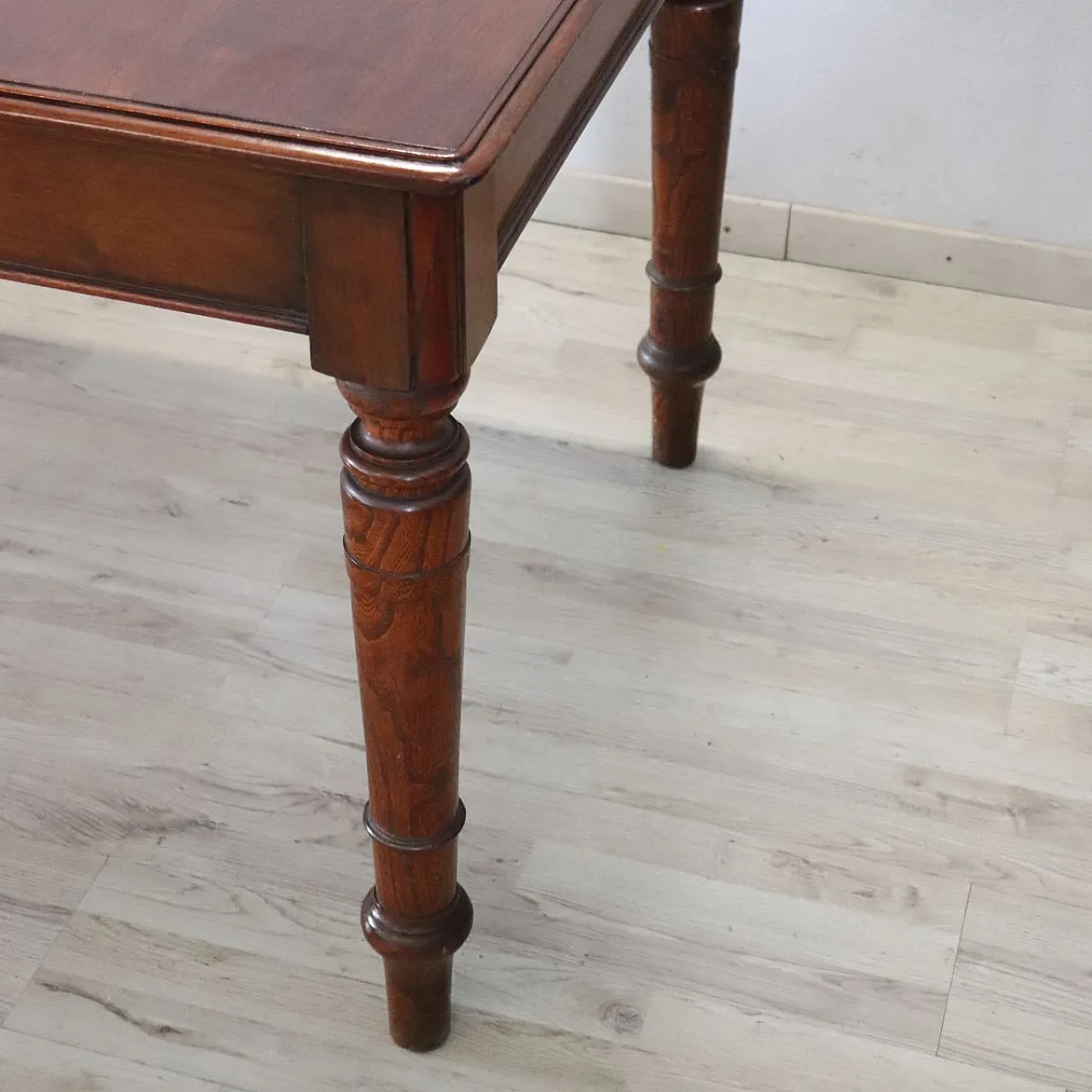 Extendable table in walnut and oak, early 1900s 5