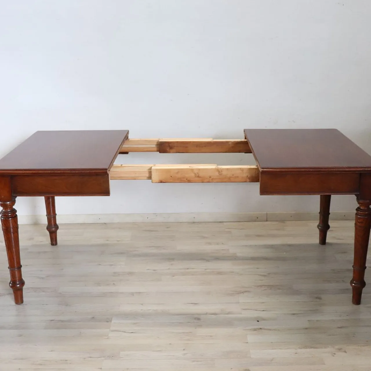 Extendable table in walnut and oak, early 1900s 7
