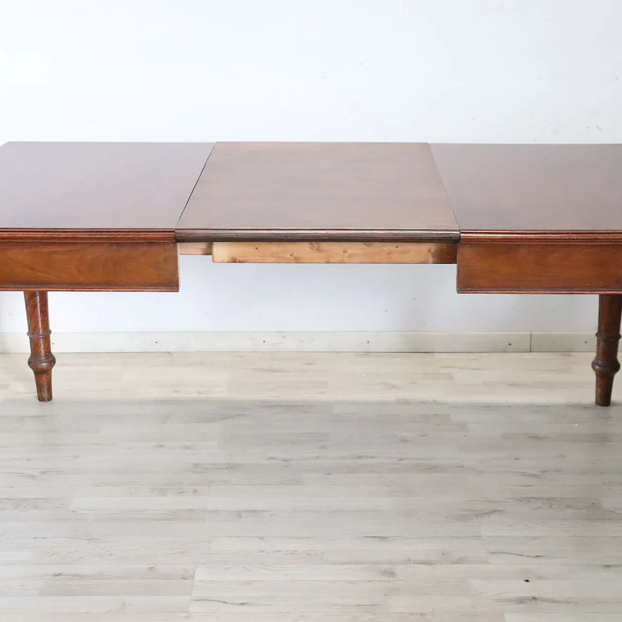 Extendable table in walnut and oak, early 1900s 8