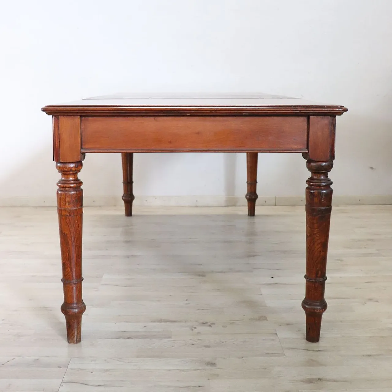 Extendable table in walnut and oak, early 1900s 11
