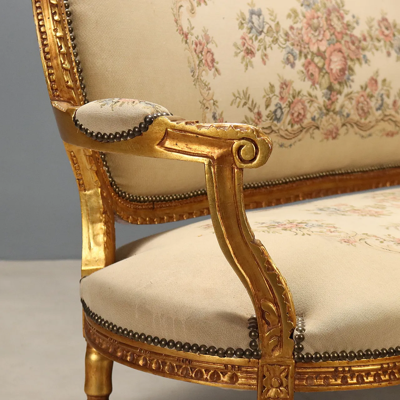 Neoclassical style sofa in gilded wood, early 20th century 5