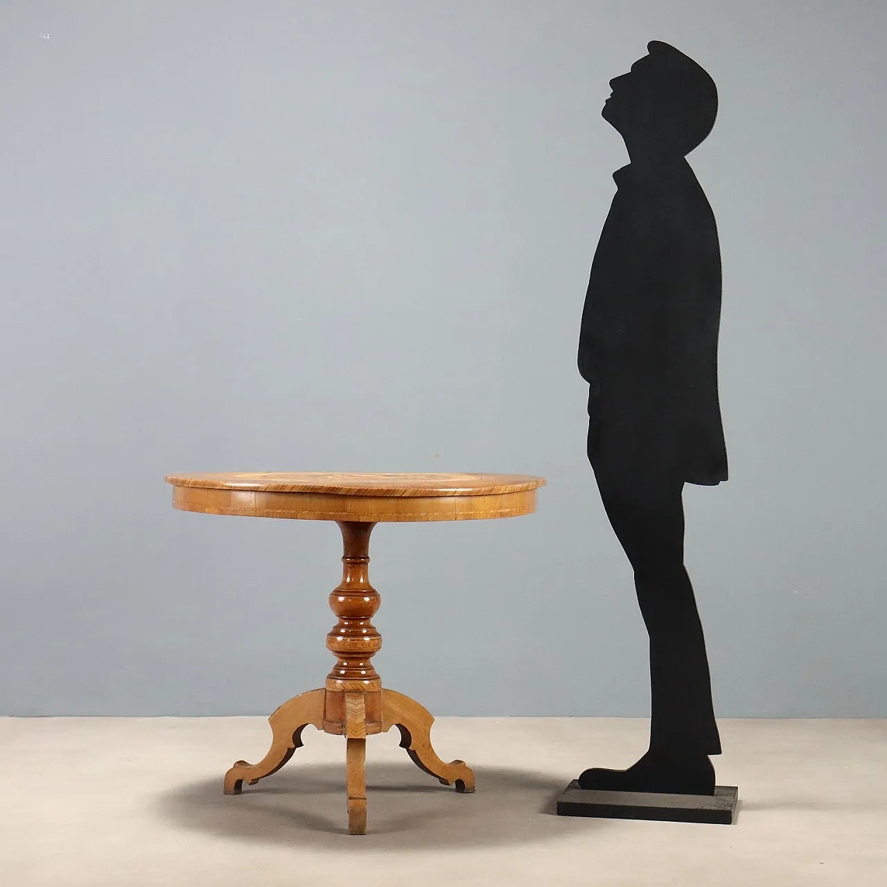 Walnut center table with inlays, 19th century 2