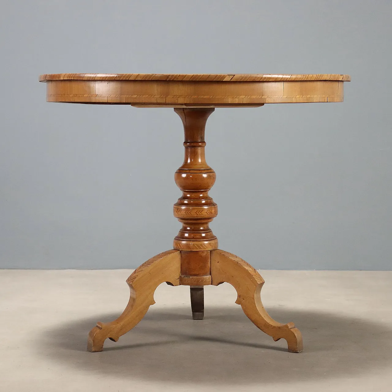 Walnut center table with inlays, 19th century 9