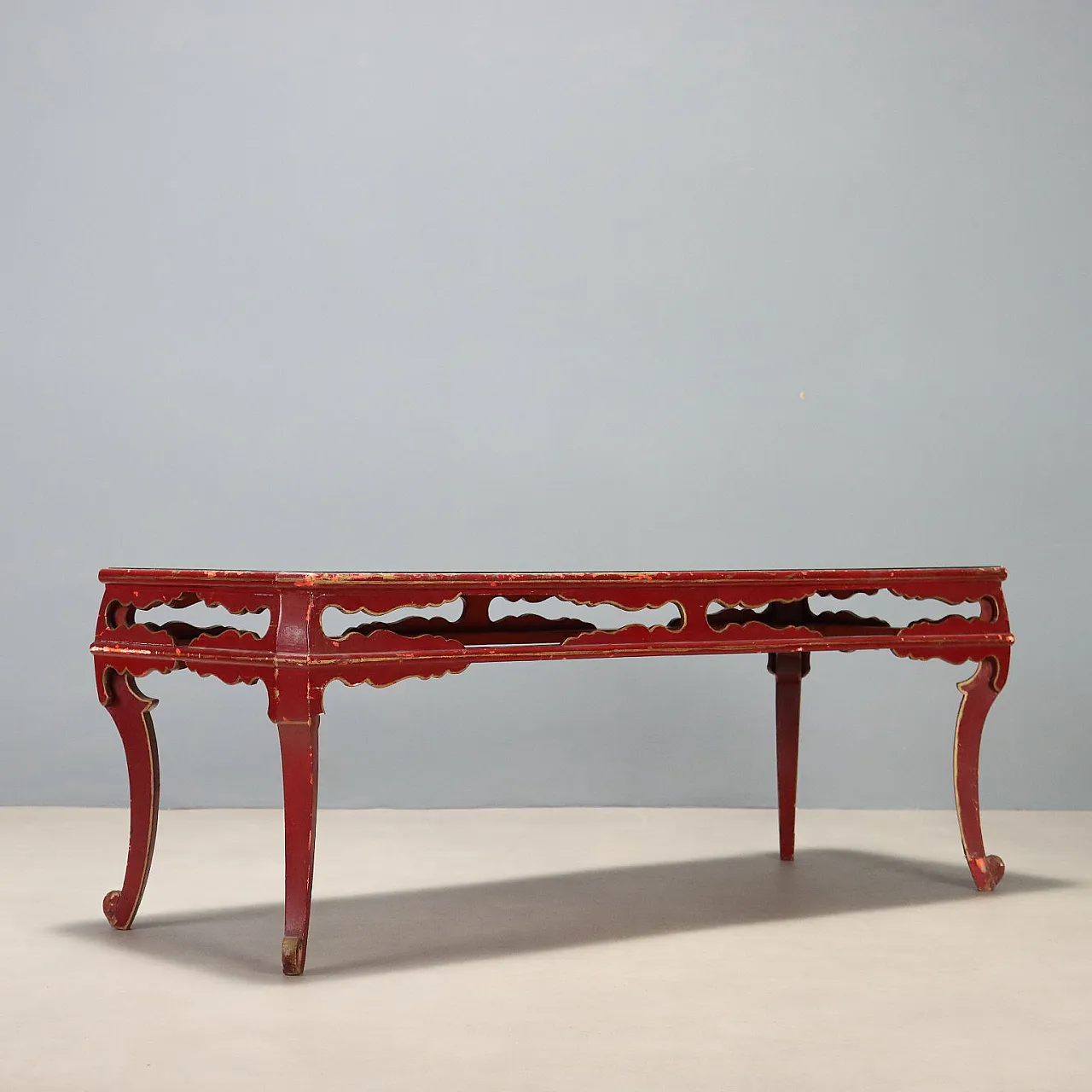 Chinoiserie style center table, 19th century 10