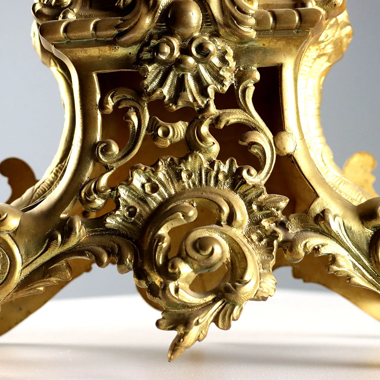 Triptych clock in gilded bronze and bevelled glass, 20th century 6