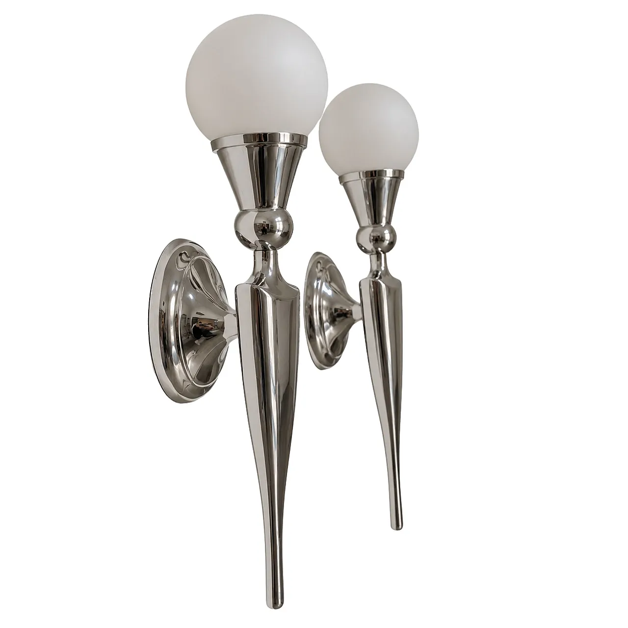Pair of French Art Deco wall lamps in nickel-plated aluminum and glass 8