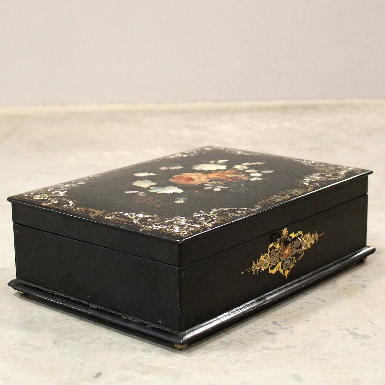 19th century inlaid painted lacquered wooden casket box 3