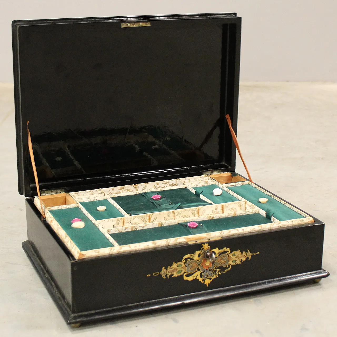 19th century inlaid painted lacquered wooden casket box 7