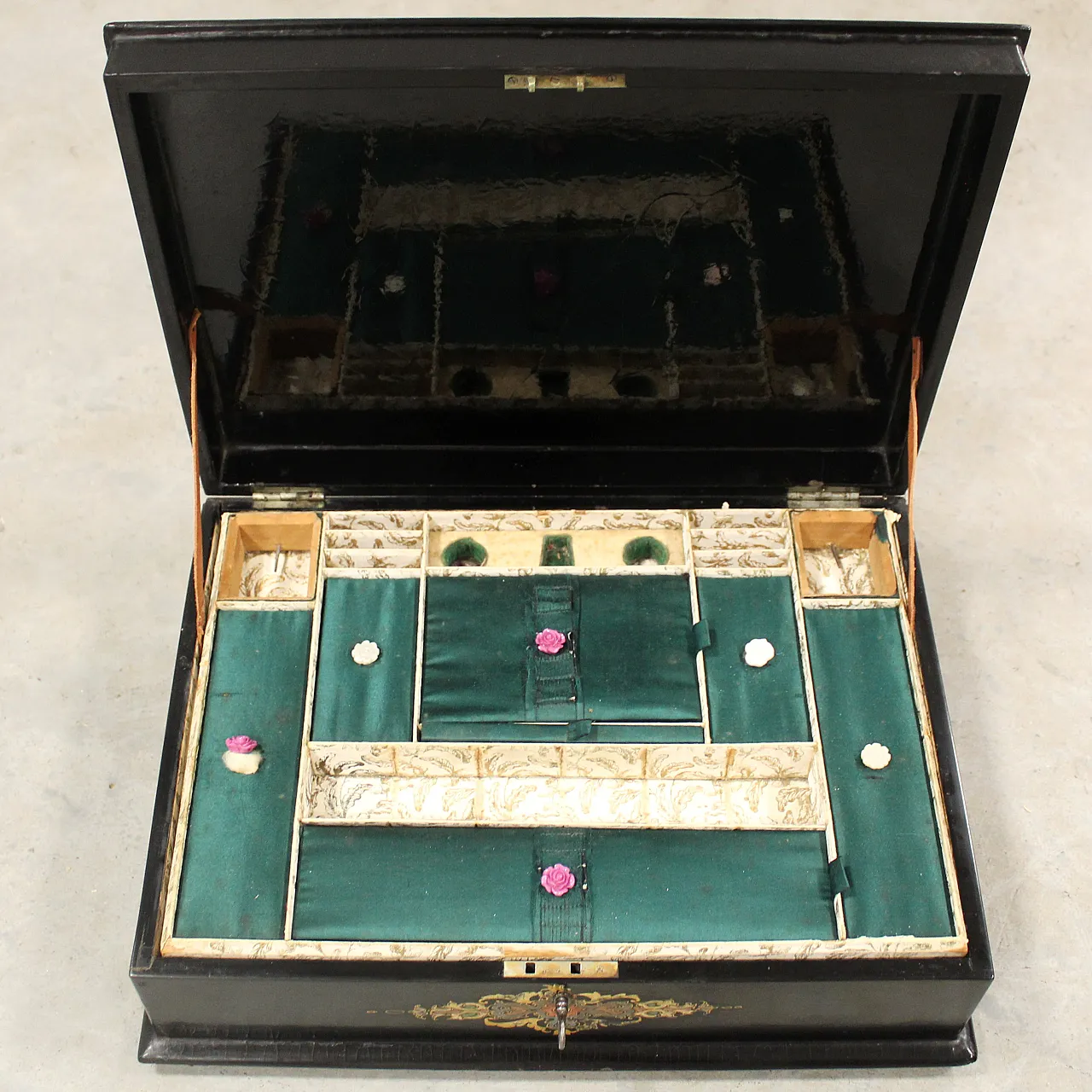19th century inlaid painted lacquered wooden casket box 9