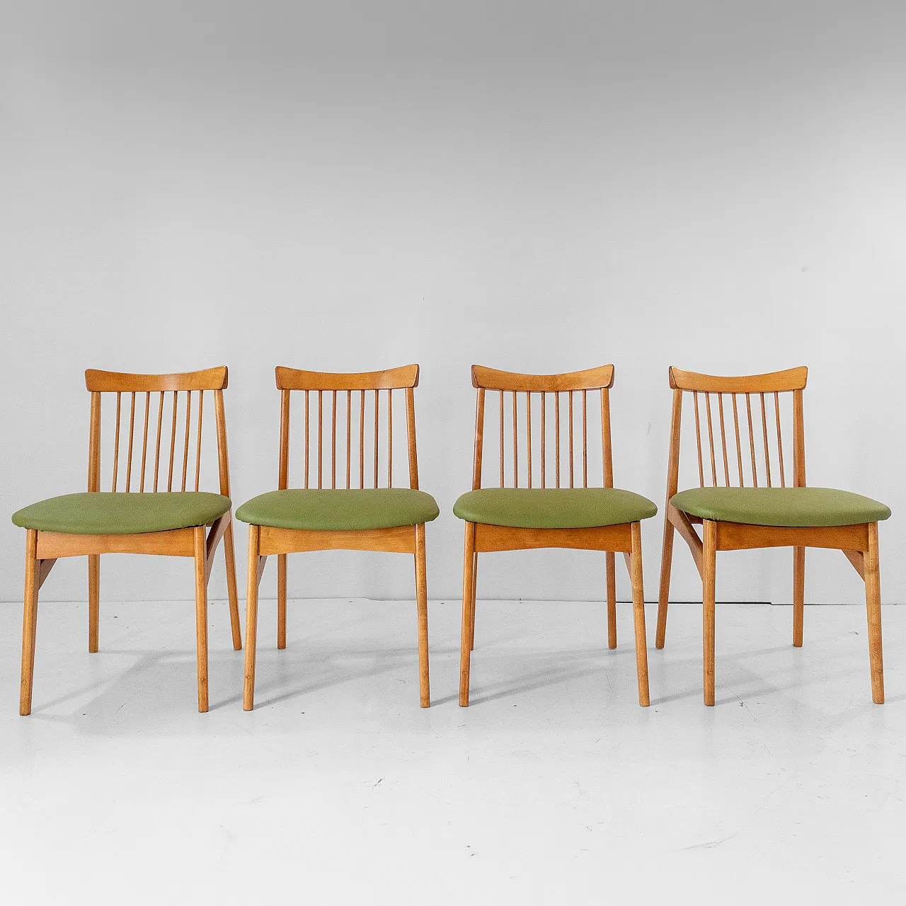 4 chairs in solid beech wood and eco leather, 60s 2